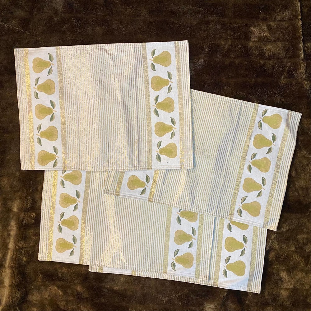 Beautiful Set of 4 Stenciled Pears on White Metallic Gold Cotton Placemats